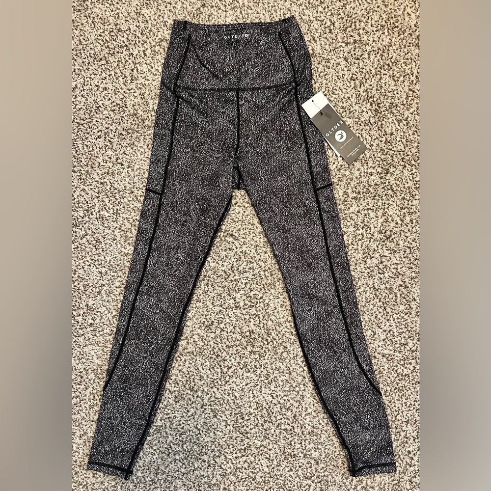 Glyder black and white Yoga pants size small. NWT.
